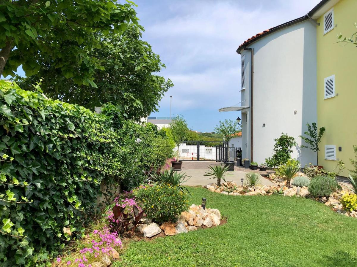 Goldfinch Estate Apartment Banjole Exterior photo