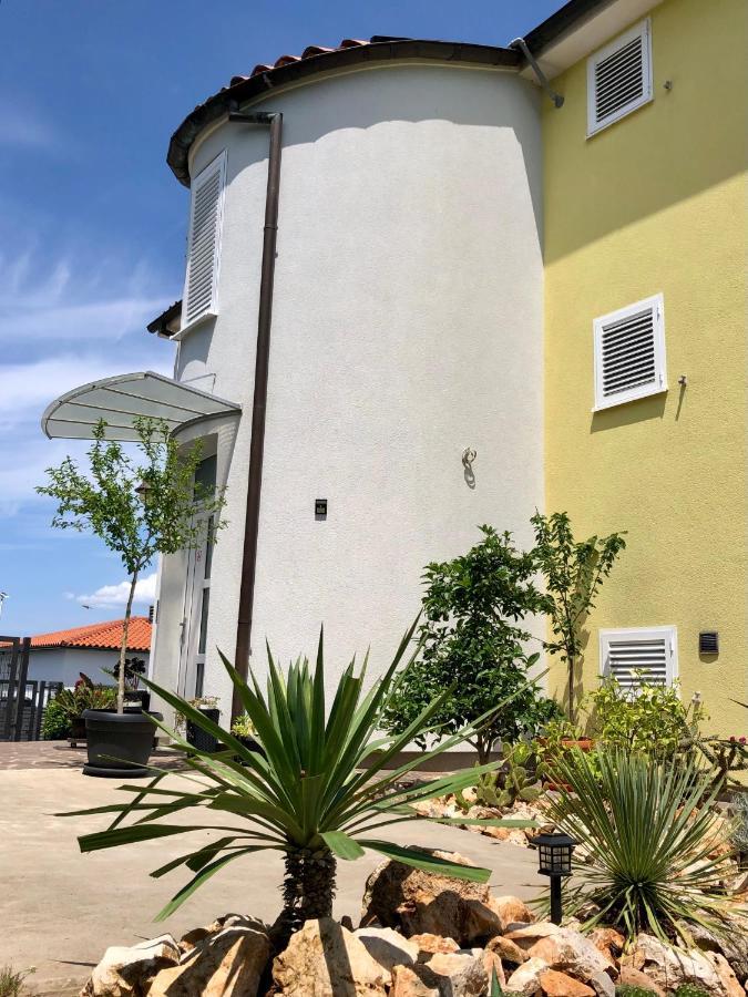 Goldfinch Estate Apartment Banjole Exterior photo